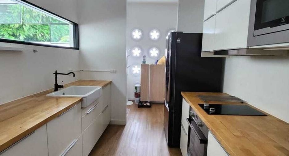 For sale and for rent 3 bedrooms villa in Mueang Phuket, Phuket