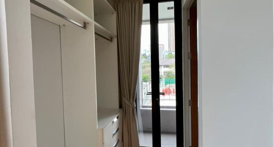 For rent 4 bedrooms house in Khlong Toei, Bangkok