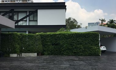 For rent 4 bedrooms house in Khlong Toei, Bangkok