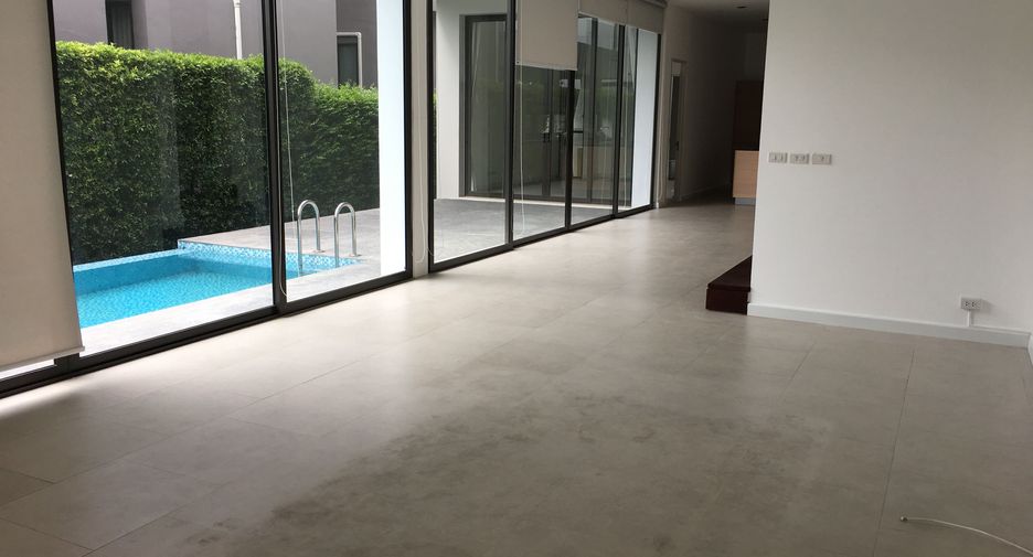 For rent 4 bedrooms house in Khlong Toei, Bangkok