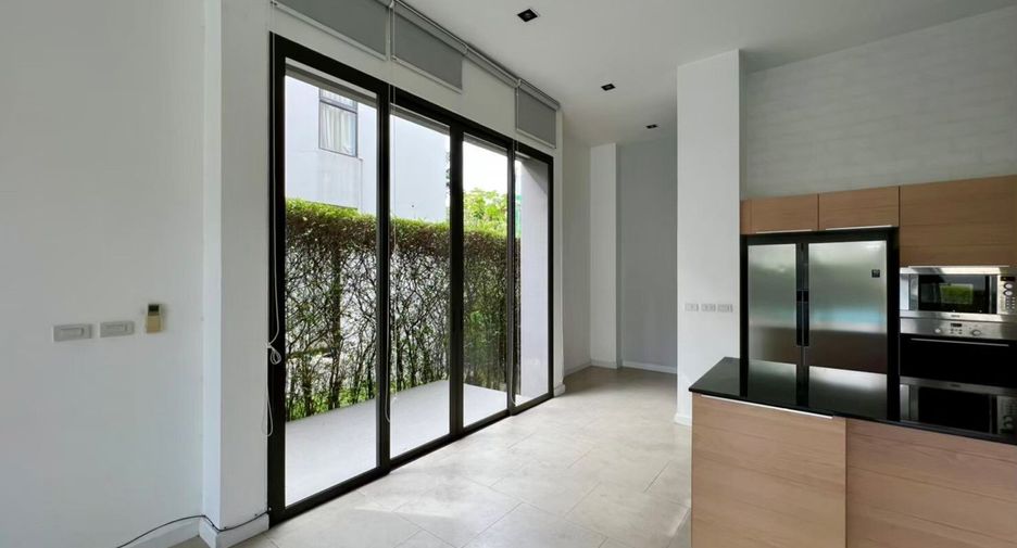 For rent 4 bedrooms house in Khlong Toei, Bangkok