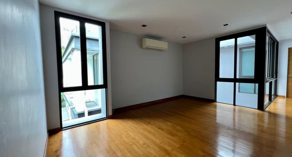 For rent 4 bedrooms house in Khlong Toei, Bangkok