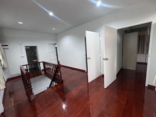 Haus zur Miete mit 3 Zimmer in Chatuchak, Bangkok