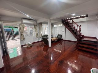 Haus zur Miete mit 3 Zimmer in Chatuchak, Bangkok