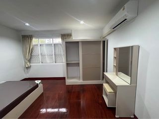 Haus zur Miete mit 3 Zimmer in Chatuchak, Bangkok