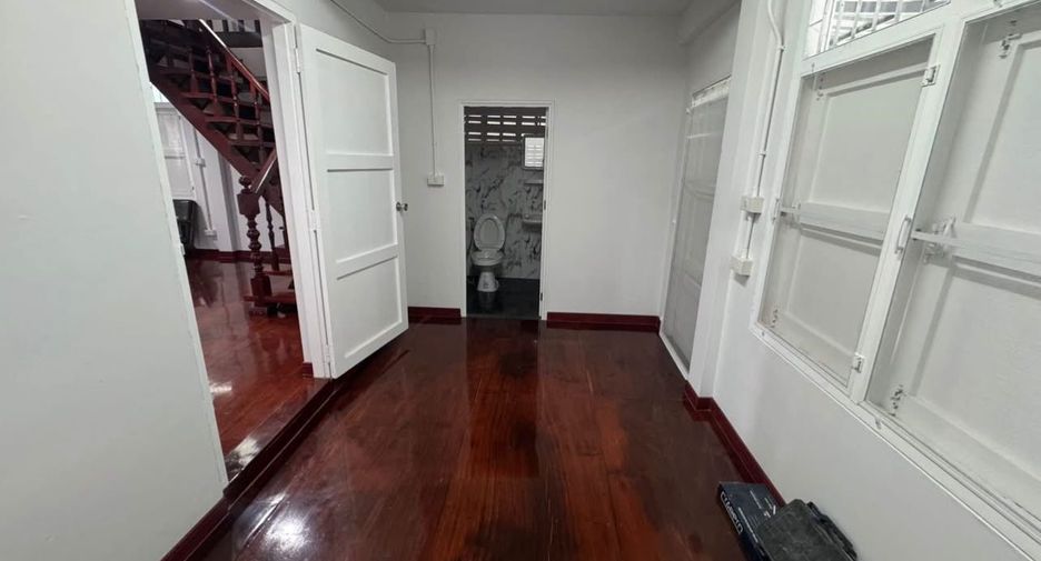 Casa en alquiler de 3 habitaciones en Chatuchak, Bangkok