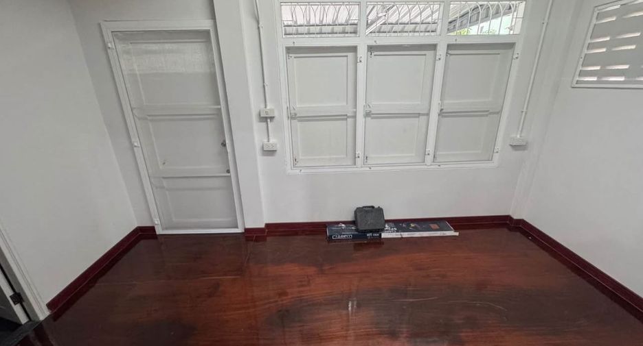 Casa en alquiler de 3 habitaciones en Chatuchak, Bangkok