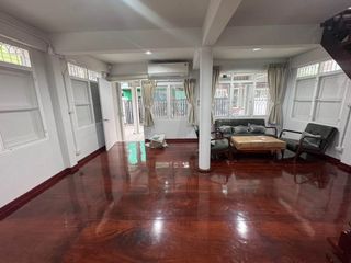 Haus zur Miete mit 3 Zimmer in Chatuchak, Bangkok