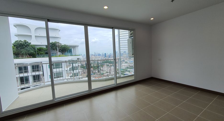 For sale 4 bedrooms condo in Yan Nawa, Bangkok