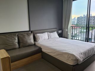 À louer studio condo à Huai Khwang, Bangkok