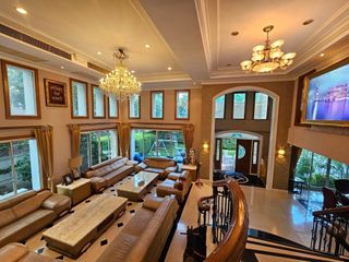 For sale 8 ベッドルーム house in Khlong Toei, Bangkok
