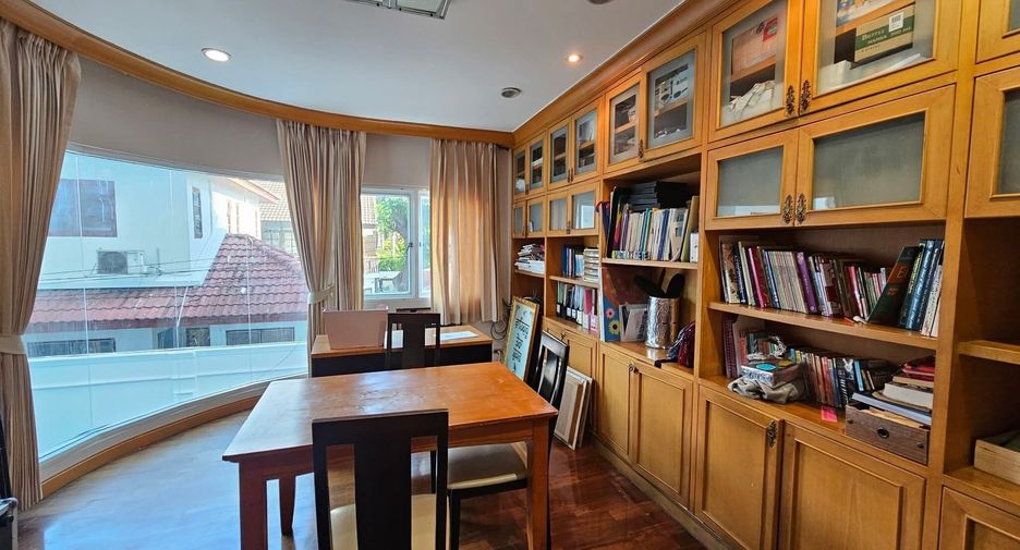 For sale 8 bedrooms house in Khlong Toei, Bangkok