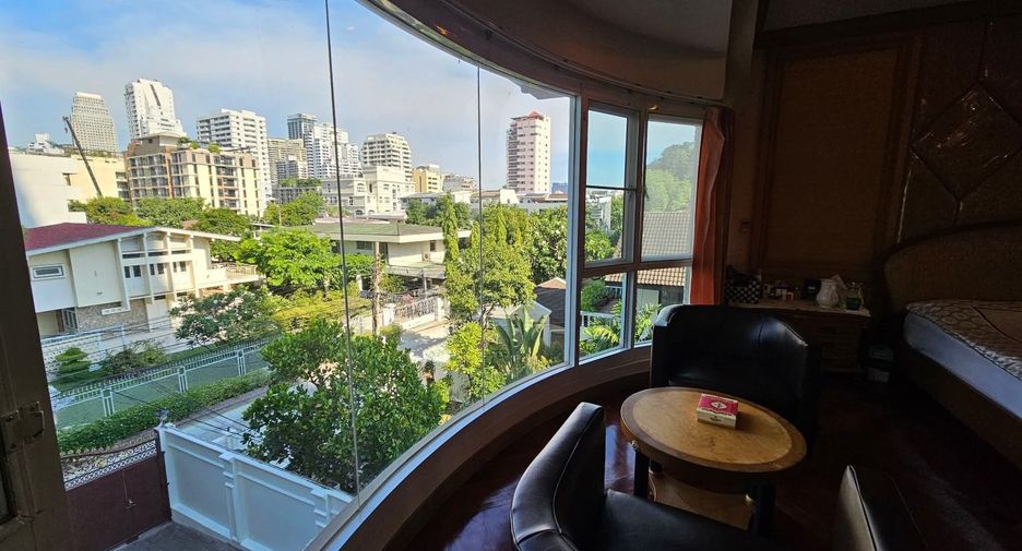 For sale 8 bedrooms house in Khlong Toei, Bangkok