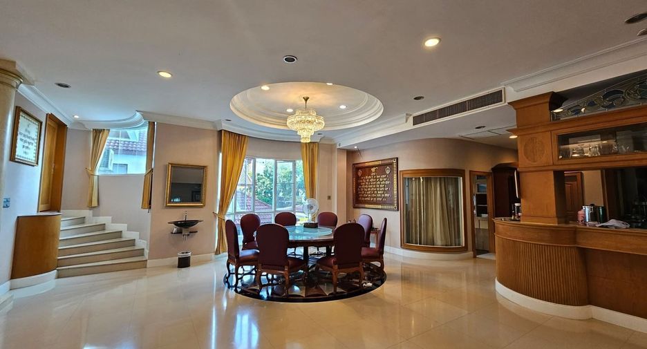 For sale 8 bedrooms house in Khlong Toei, Bangkok