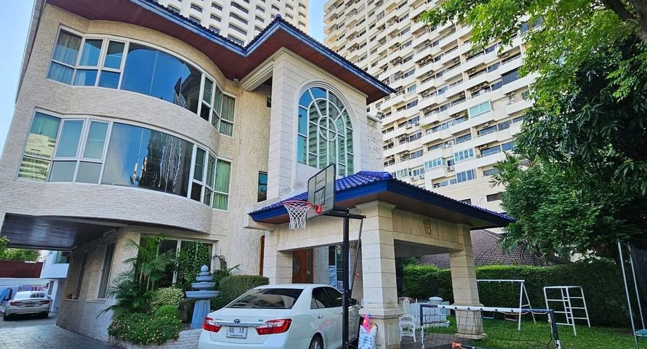 For sale 8 bedrooms house in Khlong Toei, Bangkok