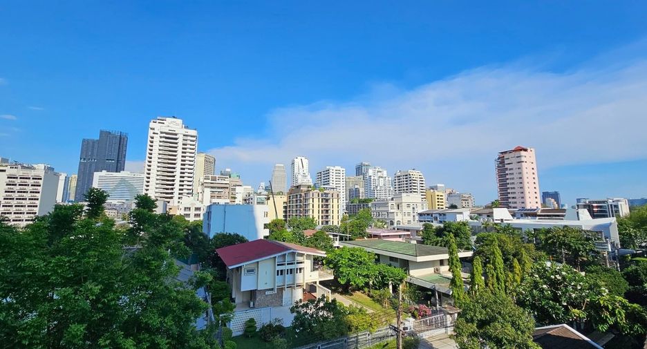 For sale 8 bedrooms house in Khlong Toei, Bangkok