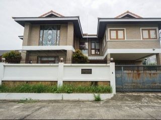 Casa en venta y en alquiler de 4 habitaciones en Wang Thonglang, Bangkok