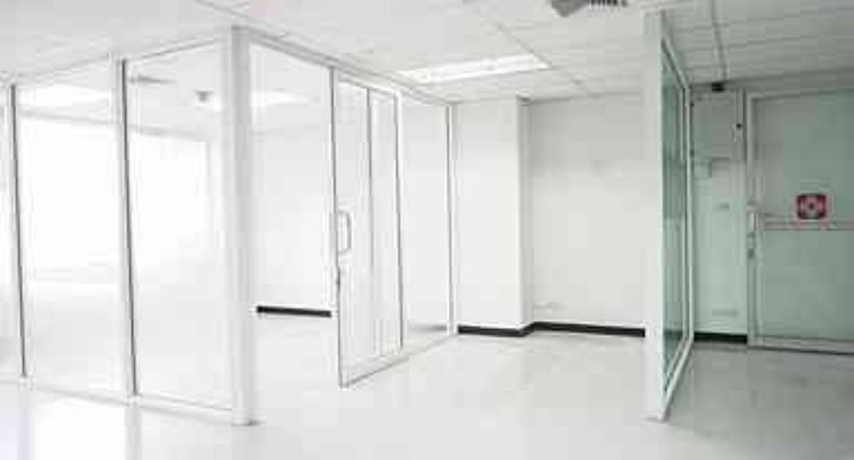 Büro zur Miete in Huai Khwang, Bangkok