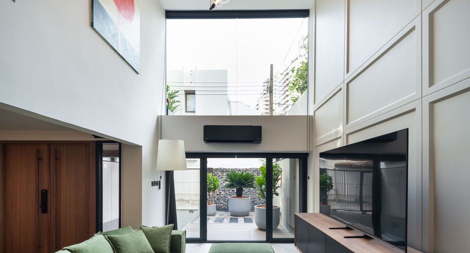 ขาย และ ให้เช่า 3 ห้องนอน บ้านเดี่ยว ใน วัฒนา, กรุงเทพฯ