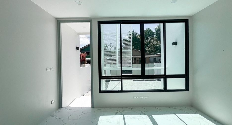 For sale 2 bedrooms townhouse in Mueang Phuket, Phuket