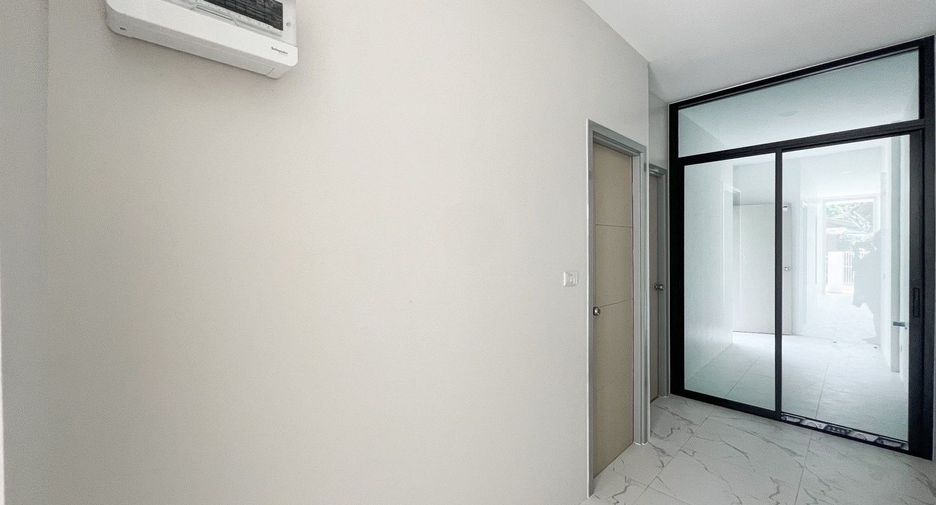 For sale 2 bedrooms townhouse in Mueang Phuket, Phuket