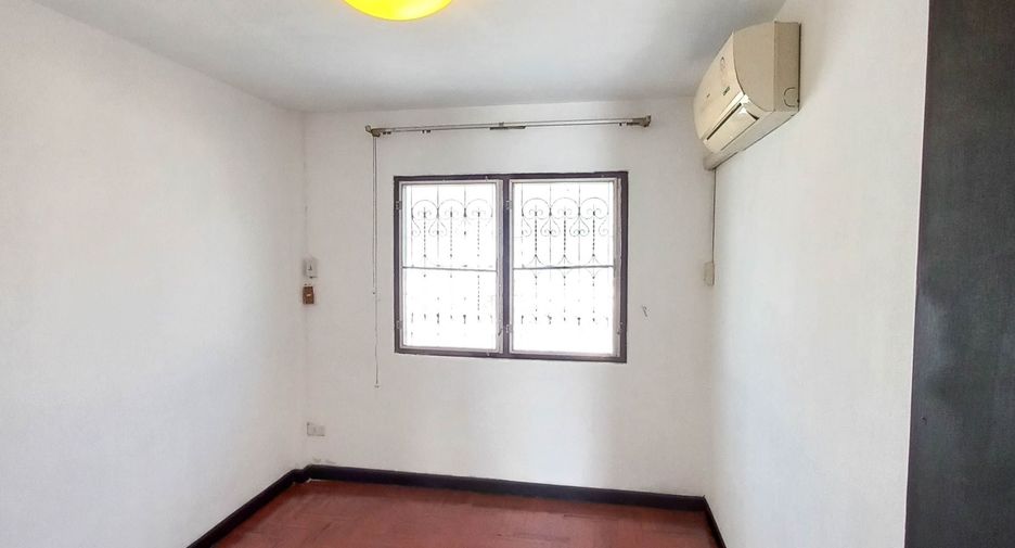 For sale 2 bedrooms townhouse in Don Mueang, Bangkok