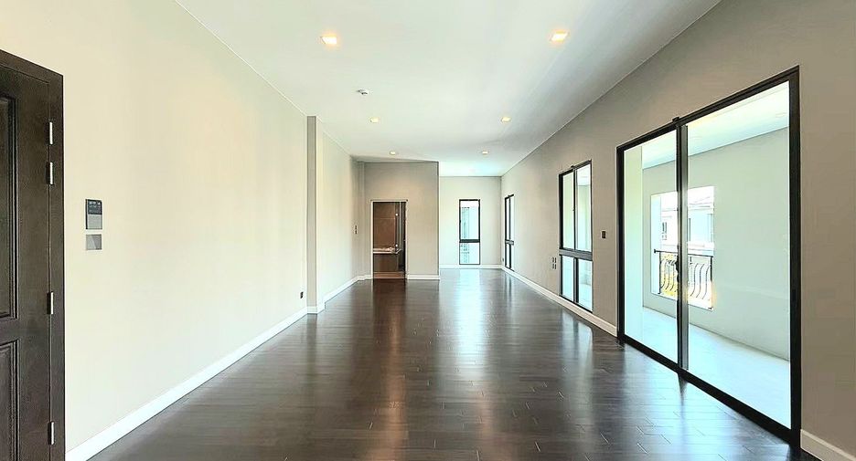 For sale 5 bedrooms house in Lat Krabang, Bangkok
