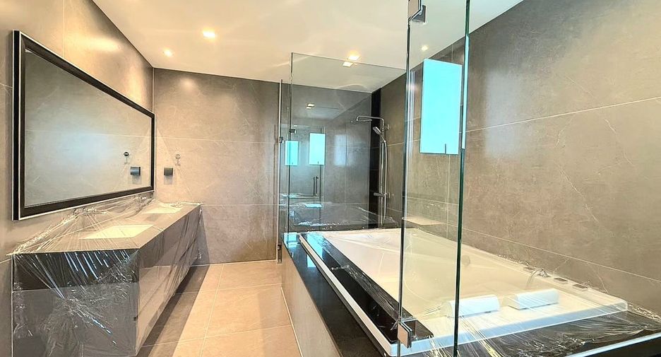 For sale 5 bedrooms house in Lat Krabang, Bangkok