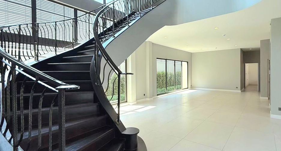 For sale 5 bedrooms house in Lat Krabang, Bangkok