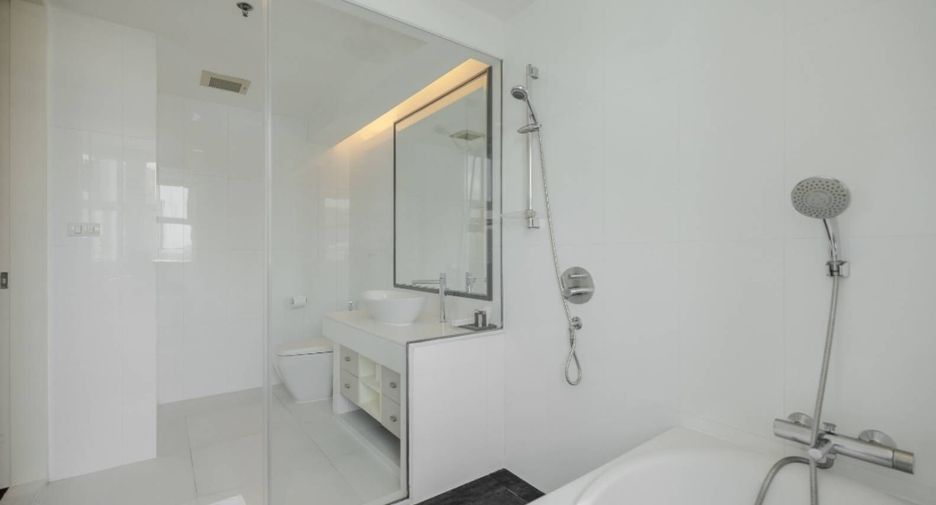 For rent 2 bedrooms apartment in Khlong Toei, Bangkok