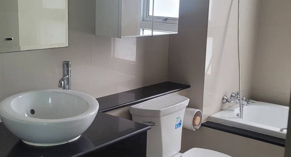 For sale and for rent 3 bedrooms condo in Khlong Toei, Bangkok