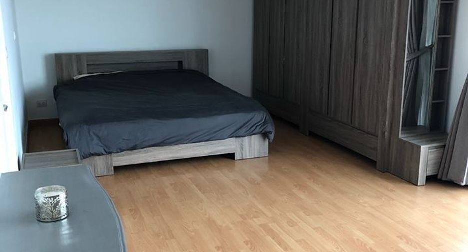 For sale and for rent 3 bedrooms condo in Khlong Toei, Bangkok