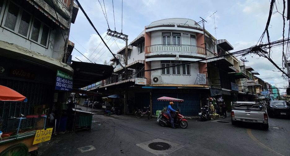For sale 3 bedrooms townhouse in Thon Buri, Bangkok