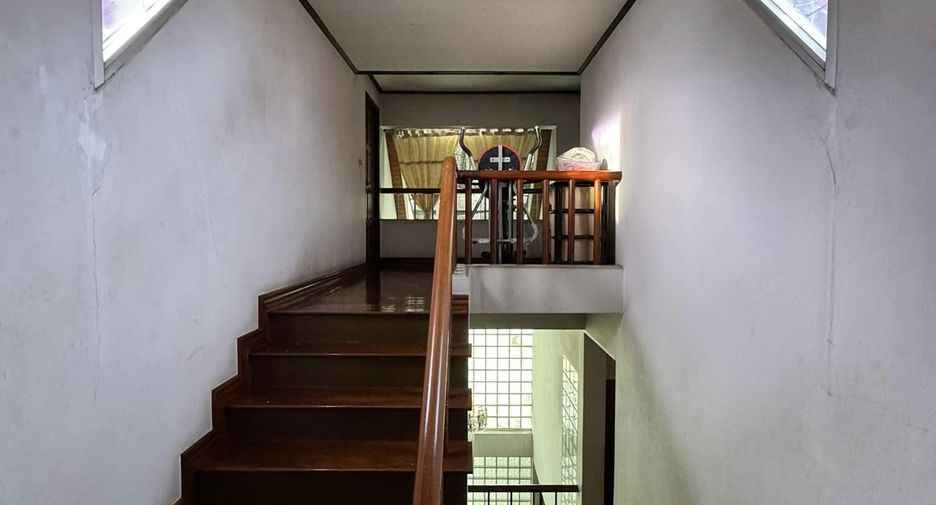 Casa en venta de 4 habitaciones en Yan Nawa, Bangkok