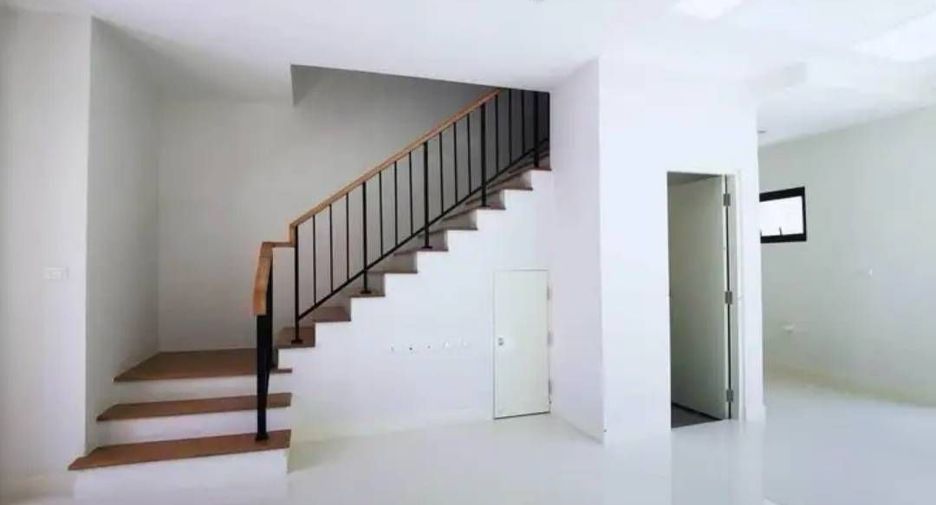 Reihenhaus zur Miete mit 3 Zimmer in Saphan Sung, Bangkok