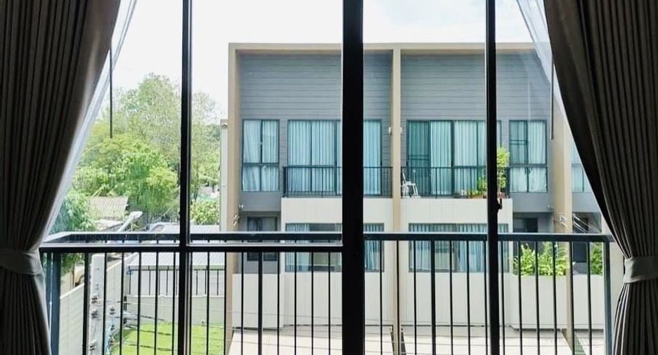Reihenhaus zur Miete mit 3 Zimmer in Saphan Sung, Bangkok