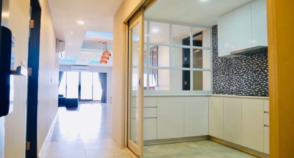 For rent 2 bedrooms condo in Bang Rak, Bangkok