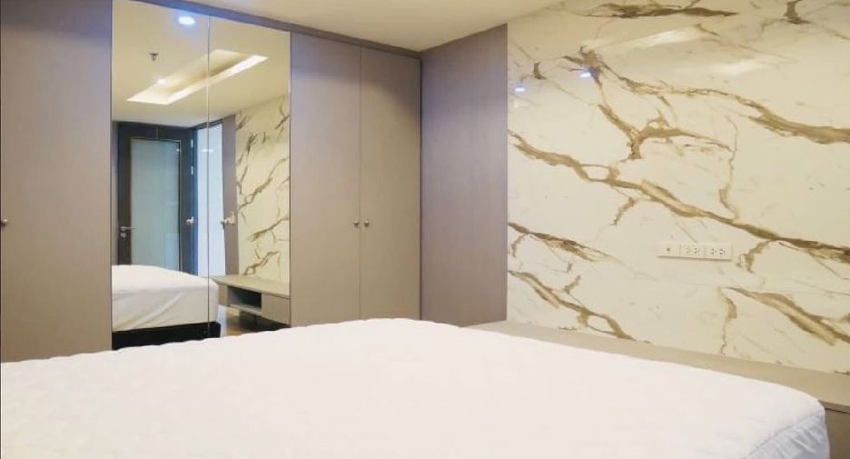 For rent 2 bedrooms condo in Bang Rak, Bangkok