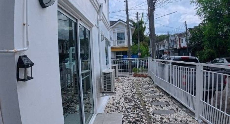 For rent 3 bedrooms townhouse in Thalang, Phuket