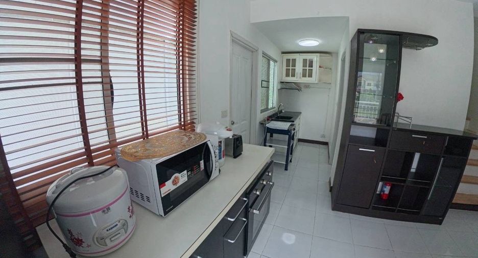 For rent 3 bedrooms townhouse in Thalang, Phuket