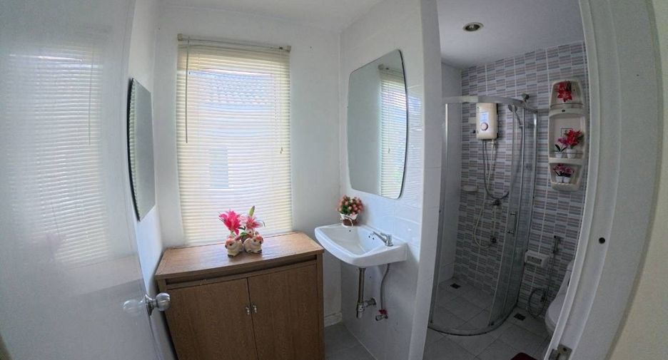 For rent 3 bedrooms townhouse in Thalang, Phuket