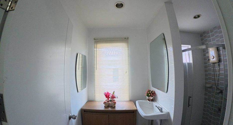 For rent 3 bedrooms townhouse in Thalang, Phuket