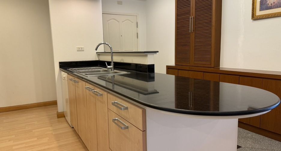 For rent 2 bedrooms condo in Pathum Wan, Bangkok