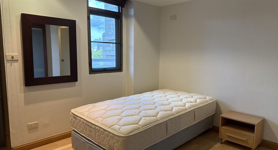For rent 2 bedrooms condo in Pathum Wan, Bangkok