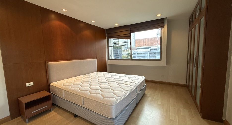 For rent 2 bedrooms condo in Pathum Wan, Bangkok