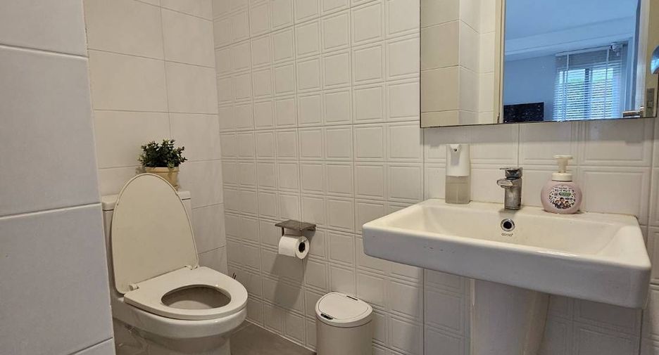For rent 2 bedrooms townhouse in Prawet, Bangkok
