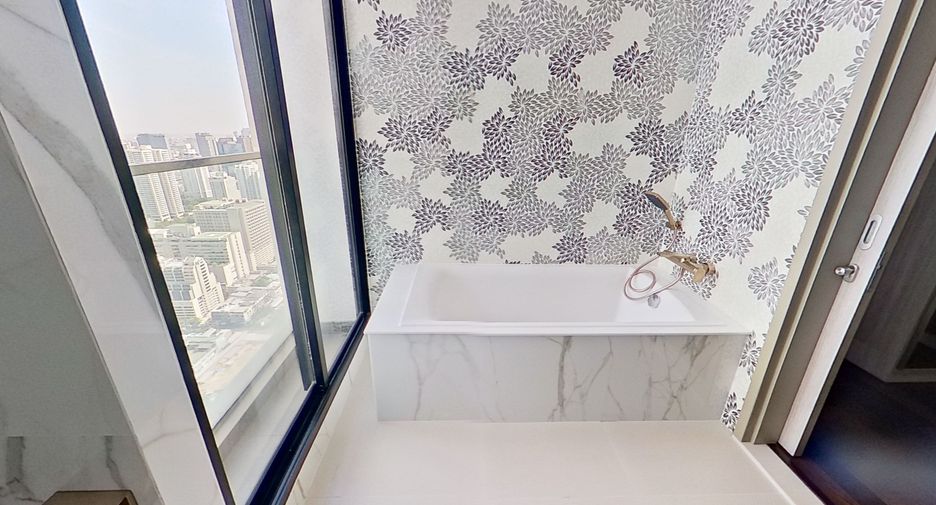 For sale 3 bedrooms condo in Pathum Wan, Bangkok