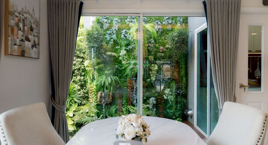 For sale 3 bedrooms townhouse in Don Mueang, Bangkok