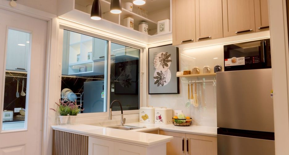 For sale 3 bedrooms townhouse in Don Mueang, Bangkok