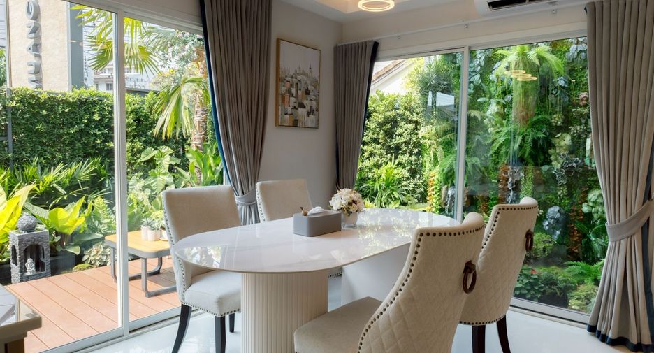 For sale 3 bedrooms townhouse in Don Mueang, Bangkok